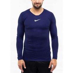 Męska koszulka termiczna Nike Dry Park First Layer JSY LS. Niebieskie koszulki sportowe męskie Nike, m, bez wzorów, z poliesteru, bez kołnierzyka, bez ramiączek, na fitness i siłownię, dri-fit (nike). Za 89.99 zł.