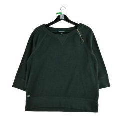 Second life - Damski czarny sweter - Stan bardzo dobry. Czarne obuwie sportowe damskie Ralph Lauren, bez wzorów, na golfa. Za 101.48 zł.