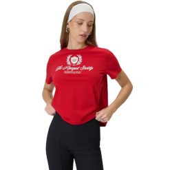 Koszulka damska 4F - krótki rękaw, dopasowany krój, miękki jersey. Czerwone t-shirty damskie 4f, m, bez wzorów, z bawełny, klasyczne, bez kołnierzyka. Za 59.99 zł.