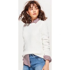 Sweter z drobnym splotem - Biały. Swetry damskie marki Cropp. Za 59.99 zł.