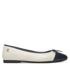 Baleriny Tommy Hilfiger. Brązowe baleriny damskie Tommy Hilfiger, bez wzorów, bez obcasa. Za 389.99 zł.