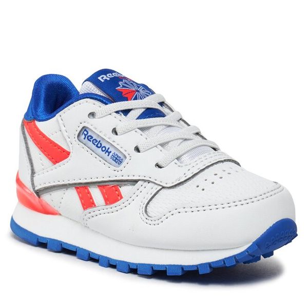 Sneakersy Reebok. Białe półbuty dziewczęce Reebok, bez wzorów, bez zapięcia. Za 179.99 zł.