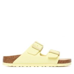 Klapki Birkenstock. Żółte klapki damskie Birkenstock, bez wzorów, bez obcasa. Za 449.99 zł.