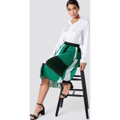 NA-KD Trend Plisowana spódnica w kontrastowych kolorach - Green,Multicolor. Spódnice damskie marki NA-KD Trend. Za 161.95 zł.