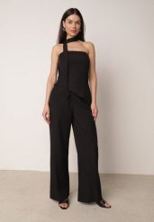 Czarny Garniturowy Komplet Szerokie Spodnie i Asymetryczna Bluzka Bez Rękawów Sinaia. Czarne spodnie materiałowe damskie Born2be, m, bez wzorów, z poliesteru. Za 229.99 zł.