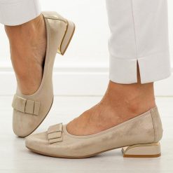 Złote skórzane czółenka damskie na obcasie M.Daszyński Ol37-2. Żółte czółenka damskie M.Daszyński, z aplikacjami, z jeansu, biznesowe, z okrągłym noskiem, bez obcasa, na obcasie, bez zapięcia. W wyprzedaży za 197.10 zł.