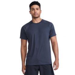 Koszulka 2XU Motion. Niebieskie buty sportowe męskie 2XU, l, bez wzorów, z materiału, bez kołnierzyka, bez ramiączek, na fitness i siłownię. Za 241.50 zł.