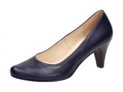 Granatowe Polskie czółenka damskie Gregors 465. Niebieskie czółenka damskie GREGORS, bez wzorów, ze skóry, biznesowe, bez obcasa, na szpilce, bez zapięcia. Za 379.00 zł.