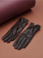 Rękawiczki - brązowy. Brązowe rękawiczki damskie Sinsay, bez wzorów, ze skóry. Za 29.99 zł.