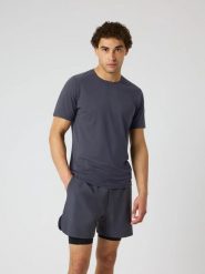 Bjorn_borg BORG FEATHER T-SHIRT z recyklingowanego poliestru — ASPHALT. Szare t-shirty męskie Björn Borg, m, bez wzorów, klasyczne, bez kołnierzyka. Za 249.50 zł.