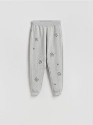 Spodnie dresowe z aplikacjami - ciemnoszary. Szare spodnie dresowe damskie Reserved, l, z aplikacjami, z bawełny. Za 99.99 zł.