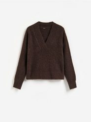 Sweter z dekoltem V - ciemnobrązowy. Brązowe swetry damskie Reserved, l, bez wzorów, z dzianiny, bez kołnierzyka, bez ramiączek, bez kaptura. Za 139.99 zł.