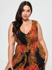 Sukienka midi ze wzorem - wielobarwny. Sukienki damskie Sinsay, l, bez wzorów, z włókna, bez kołnierzyka, plus size, bez ramiączek, midi. Za 79.99 zł.