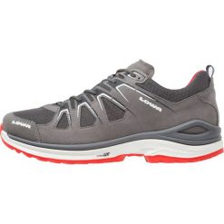 Lowa INNOX EVO GTX Obuwie hikingowe grau/rot. Trekkingi męskie Lowa, z gumy, outdoorowe. W wyprzedaży za 551.65 zł.