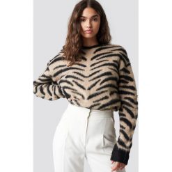 NA-KD Puchaty sweter Zebra - Beige. Swetry damskie marki NA-KD. Za 202.95 zł.