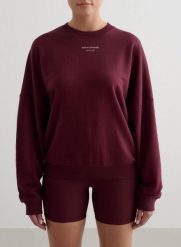 Damska bluza frotte, luźna, z okrągłym dekoltem Apparel Terry wiśniowa. Czerwone bluzy damskie Aim'n, xs, bez wzorów, z dzianiny, bez kaptura, na fitness i siłownię. Za 177.60 zł.