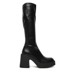 Kozaki DeeZee. Czarne kozaki damskie DeeZee, bez obcasa, na słupku. Za 249.99 zł.