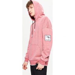 Bluza z kapturem - Czerwony. Bluzy damskie marki Cropp. Za 99.99 zł.