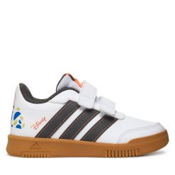 Sneakersy adidas. Białe trampki i tenisówki chłopięce Adidas, bez wzorów, bez zapięcia. Za 199.99 zł.