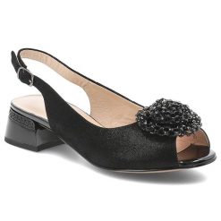 Sandały damskie S.Barski, cholewka ze skóry zamszowej zapinane na sprzączkę, czarne, CR61-3030. Czarne klapki damskie S.BARSKI, bez wzorów, ze skóry, bez obcasa, na obcasie. Za 349.00 zł.