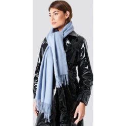 NA-KD Accessories Szalik z domieszką wełny - Blue. Niebieskie szaliki i chusty damskie NA-KD Accessories, z wełny. W wyprzedaży za 99.37 zł.