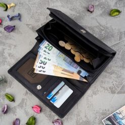 Zestaw prezentowy dla niej ZUP-101-BL plecak skórzany T-16-BL portfel damski skórzany T-05-BL brelok do kluczy T-86-HBL. Plecaki damskie Paolo Peruzzi, bez wzorów. Za 580.24 zł.