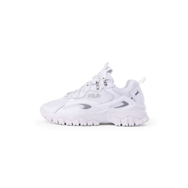 Damskie Sneakersy Fila Tracer tr2. Białe trekkingi damskie Fila, outdoorowe. W wyprzedaży za 422.50 zł.