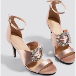 NA-KD Shoes Zdobione sandały na obcasie - Pink. Różowe sandały damskie NA-KD Shoes, z satyny. Za 121.95 zł.
