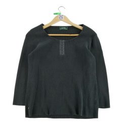 Kobieta czarny sweter. Czarne swetry damskie Ralph Lauren, m, bez wzorów, z jeansu, eleganckie, bez kołnierzyka, bez ramiączek, bez kaptura. Za 51.08 zł.
