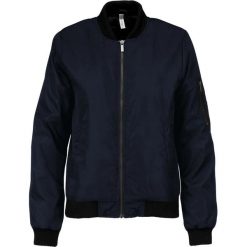 Kurtka bomber damska Kariban. Niebieskie kurtki damskie KARIBAN, xs, bez wzorów, z poliesteru, bez kaptura. Za 327.00 zł.