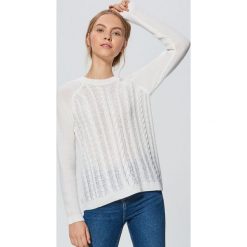 Lekki sweter z warkoczowym splotem - Kremowy. Białe swetry damskie Cropp, ze splotem. Za 69.99 zł.