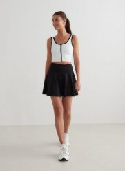 Damski skort wysoki stan, wbudowane szorty, odprowadzający wilgoć Sense czarny. Czarne szorty damskie Aim'n, s, bez wzorów, z elastanu, z podwyższonym stanem. Za 254.00 zł.