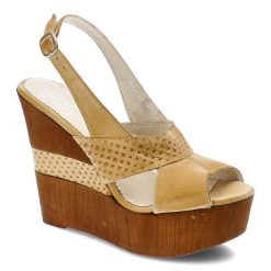 Żółte Sandały Simen Wygodne Buty Na Koturnie. Żółte klapki damskie Simen, bez wzorów, ze skóry, bez obcasa, na koturnie, bez zapięcia. Za 159.00 zł.