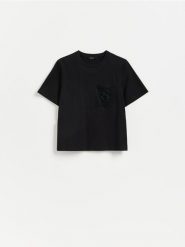 T-shirt z ozdobną kieszonką - czarny. Czarne t-shirty damskie Reserved, l, bez wzorów, z bawełny, bez kołnierzyka. Za 79.99 zł.