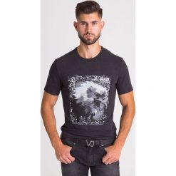 T-SHIRT REGULAR FIT EA7 EMPORIO ARMANI. Szare t-shirty męskie EA7 Emporio Armani, l, bez wzorów, klasyczne, bez kołnierzyka. Za 199.50 zł.