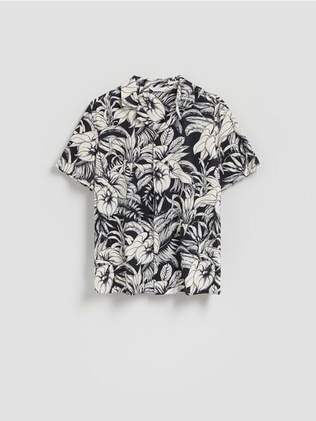 Koszula regular fit z krótkim rękawem - złamana biel. Koszule męskie Reserved, l, bez wzorów, z dzianiny, bez kołnierzyka, bez ramiączek. Za 99.99 zł.