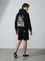 Bluza hoodie z nadrukiem The Mandalorian - czarny. Czarne bluzy męskie Sinsay, l, bez wzorów, bez kaptura. Za 69.99 zł.