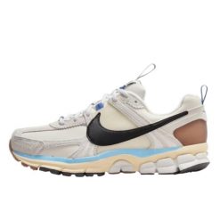 Buty do chodzenia dla dorosłych Nike Zoom Vomero 5 Designed by Japan. Brązowe obuwie sportowe damskie Nike, bez wzorów, z materiału, do biegania, nike zoom. Za 1,203.46 zł.