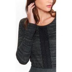 SWETER DŁUGI RĘKAW DAMSKI, KLASYCZNY Z KORONKĄ. Swetry damskie TOP SECRET. W wyprzedaży za 49.99 zł.