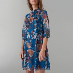Sukienka w kwiatowe wzory - Niebieski. Sukienki damskie Mohito. Za 119.99 zł.