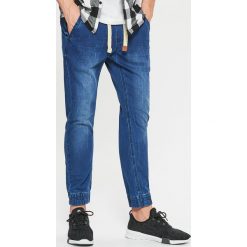 Jeansy SLIM JOGGER - Granatowy. Niebieskie jeansy męskie Cropp. Za 119.99 zł.