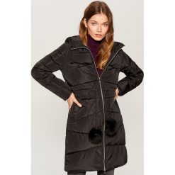 Płaszcz z pomponami - Czarny. Czarne płaszcze damskie Mohito. Za 279.99 zł.