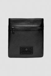 JUST CAVALLI Czarna torebka męska JC Gothic Plate - Style 4. Czarne saszetki męskie Just Cavalli, ze skóry, eleganckie. W wyprzedaży za 359.99 zł.