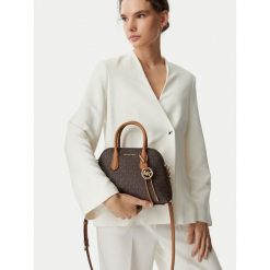 Torebka MICHAEL Michael Kors. Brązowe torebki do ręki damskie MICHAEL Michael Kors, bez wzorów, klasyczne, bez dodatków. Za 1,329.00 zł.