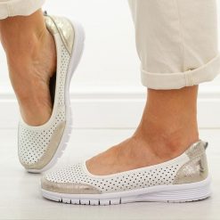 Białe ażurowe skórzane baleriny damskie Vinceza 95369. Białe baleriny damskie VINCEZA, na jesień, w ażurowe wzory, z jeansu, eleganckie, bez obcasa, na płaskiej podeszwie. W wyprzedaży za 161.10 zł.