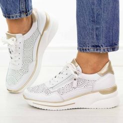 Białe skórzane półbuty damskie Filippo Dp7618/26. Białe półbuty damskie Filippo, na lato, w ażurowe wzory, z jeansu, biznesowe, z okrągłym noskiem, bez obcasa, na koturnie, bez zapięcia. Za 239.00 zł.