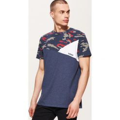 T-shirt z łączonych materiałów - Granatowy. Niebieskie t-shirty męskie House, z materiału. Za 35.99 zł.