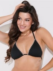 Góra od bikini z dekoracyjnym brzegiem - czarny. Czarne bikini damskie Sinsay, l, bez wzorów. W wyprzedaży za 19.99 zł.