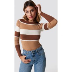 NA-KD Trend Sweter w paski - Brown. Brązowe swetry damskie NA-KD Trend, z materiału, z okrągłym kołnierzem. Za 161.95 zł.