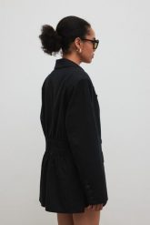 Marynarka z marszczeniem w kolorze TOTALLY BLACK - ROCHELLE. Czarne żakiety damskie Marsala, m, bez wzorów, z bawełny, eleganckie. Za 599.90 zł.